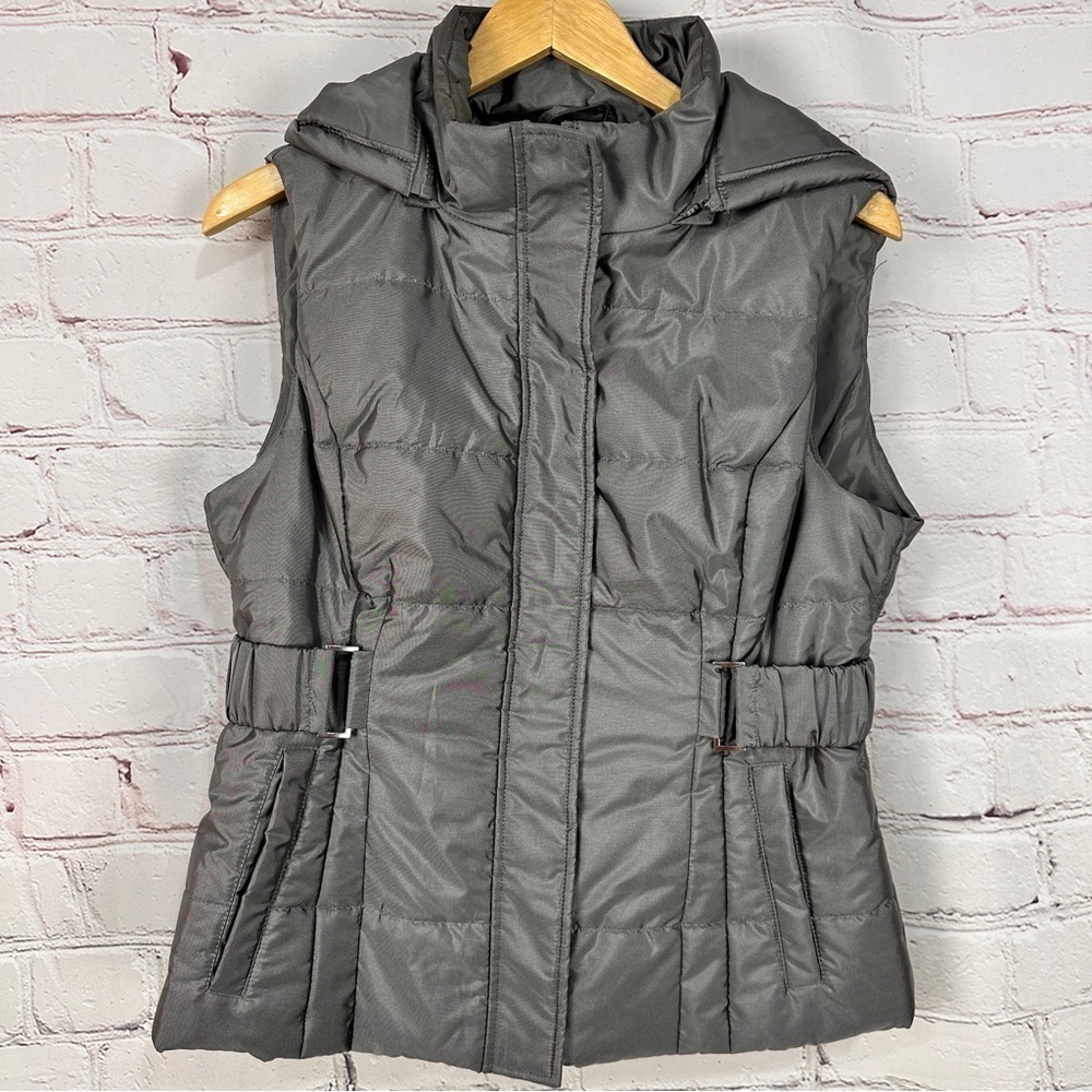 Womens Puffer Vest size Medium grey Sleeveless Hooded Fitted Zip Snap Outerwear